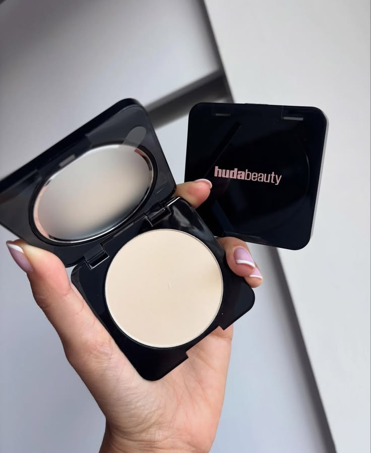 Huda Beauty Easy Bake Pressed Powder